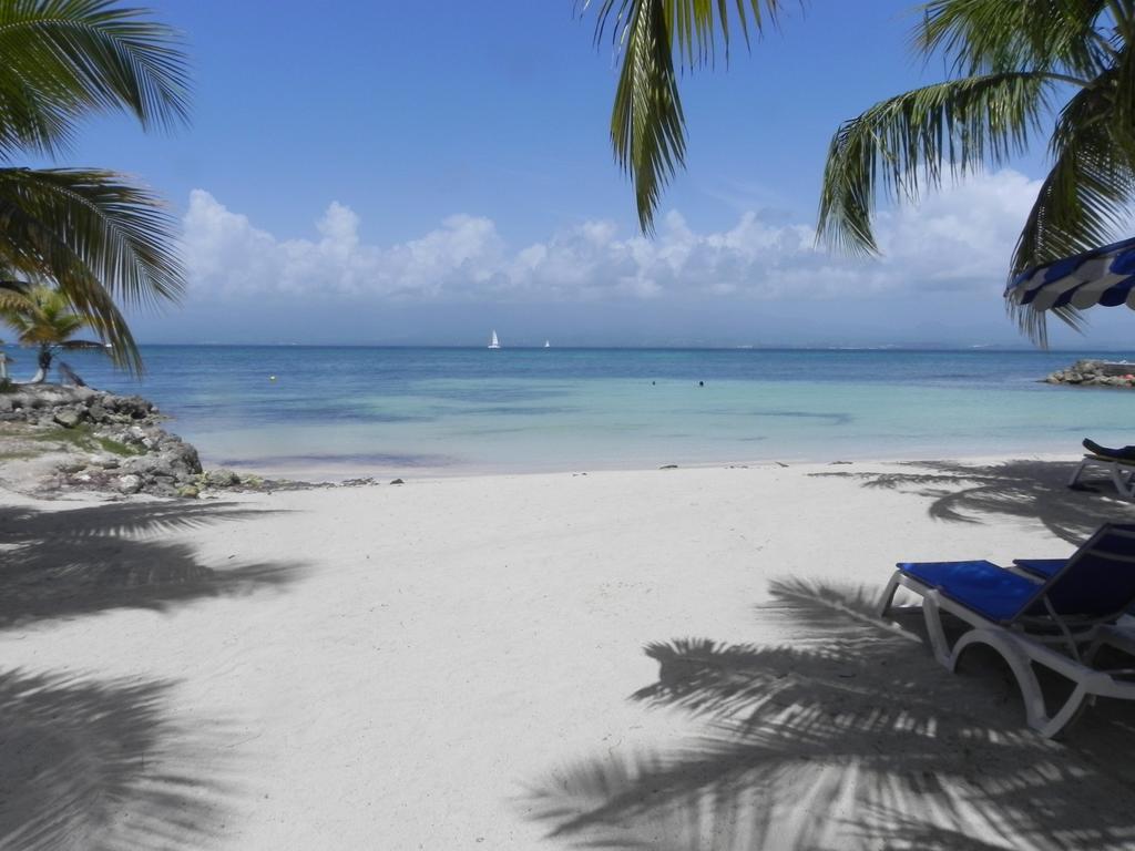 Appartement T1 Sur La Plage Et Vue Mer Le Gosier  Camera foto